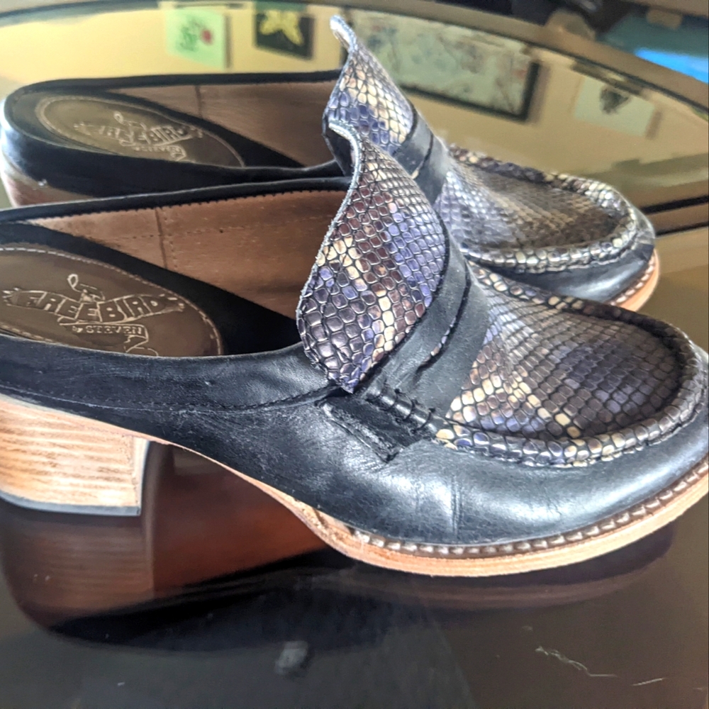 Freebird Collins size 8 Navy Blue